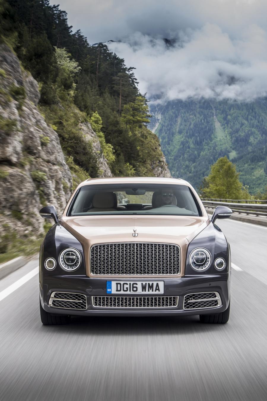  Bentley Mulsanne Extended Wheelbase 2016 года  (фото 8 из 23)
